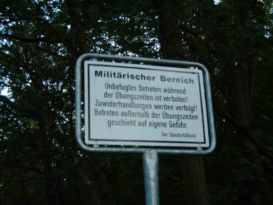 Bundeswehrschild an den Übungsplatzgrenzen